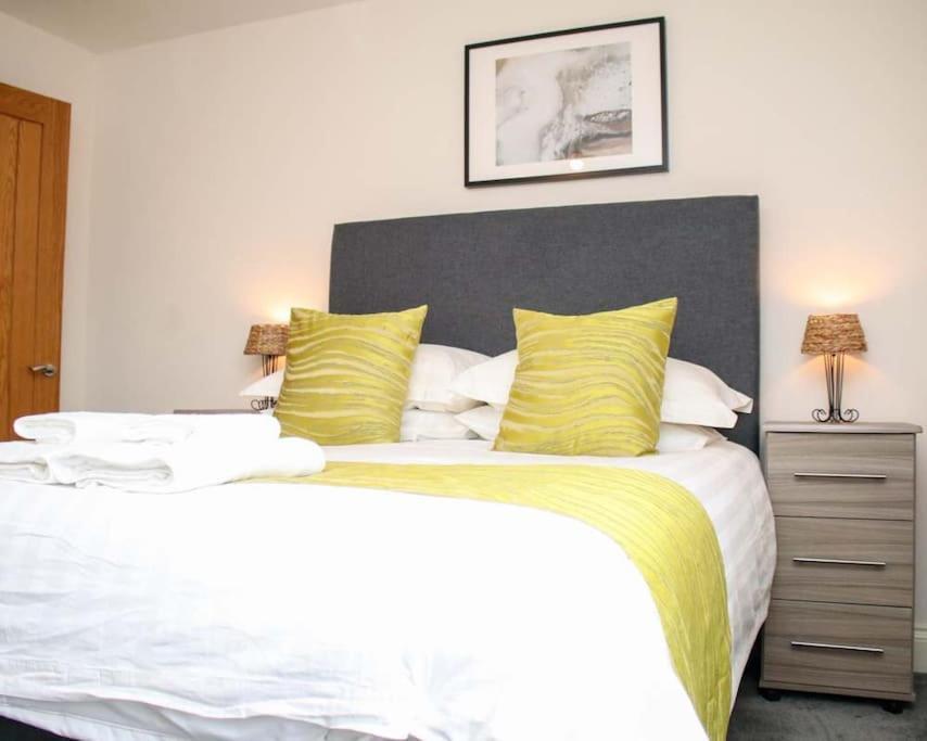 Luxe Living Guest House-Sleeps 6-Private Parking-Free Wifi-Beach-City Суонси Экстерьер фото