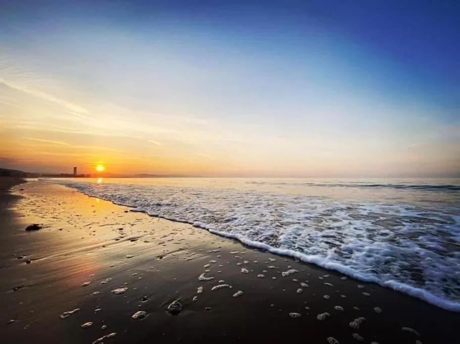 Luxe Living Guest House-Sleeps 6-Private Parking-Free Wifi-Beach-City Суонси Экстерьер фото
